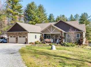 866 Big Willow Rd, Hendersonville, NC 28739