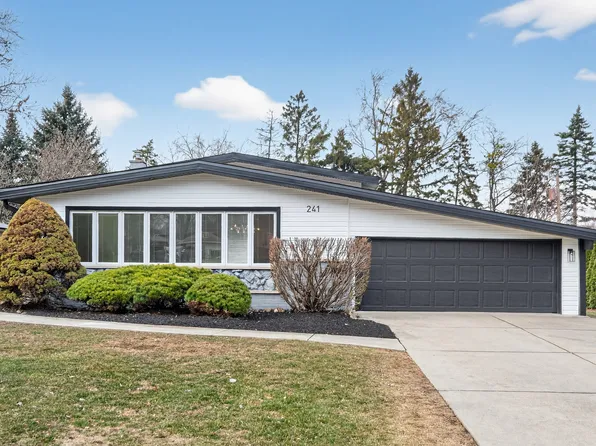 241 E Schick Rd, Bloomingdale, IL 60108