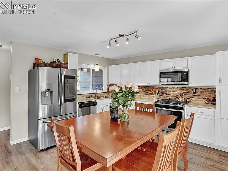 513 Rose Dr — Photo 13