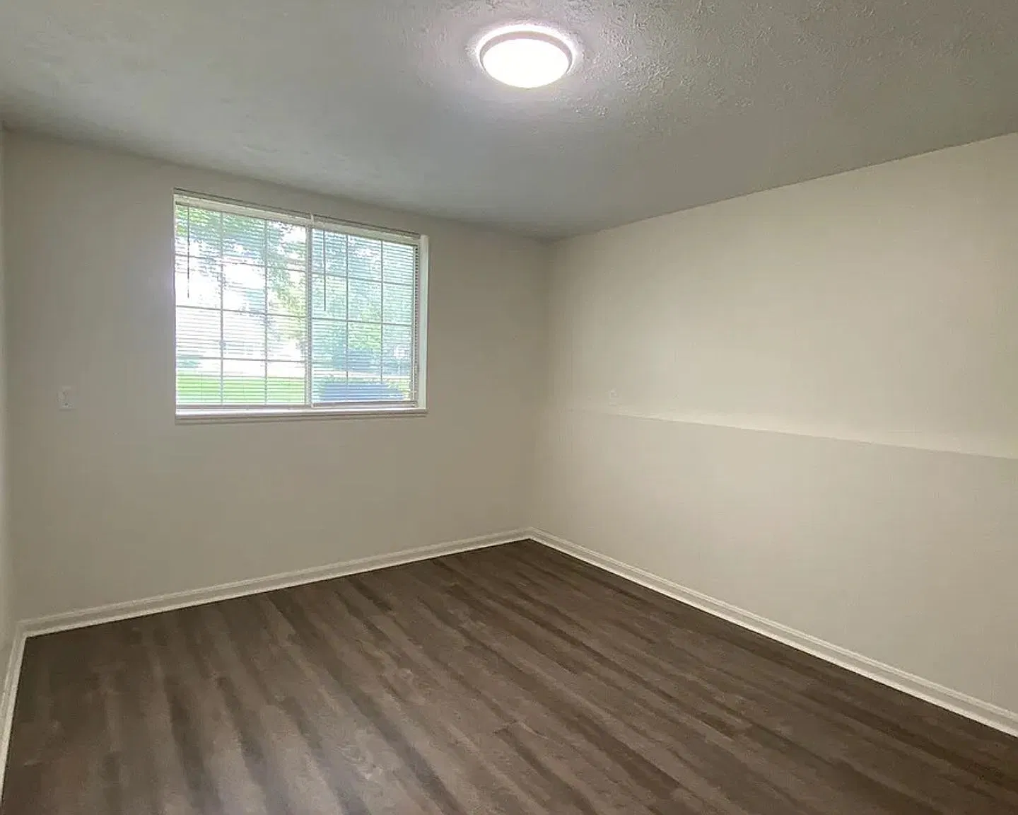 Hubbard Drive Garden Apartments — Photo 2