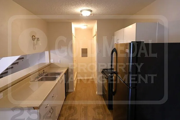 2 bed, 1.5 bath, 1021 sqft, $750 — Photo 4