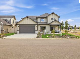 8533 W Avalanche Ln, Hayden, ID 83835