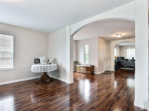 4th image of 114 Silvernail St NE