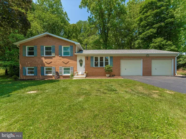 2710 Laura Dr, Frederick, MD 21704