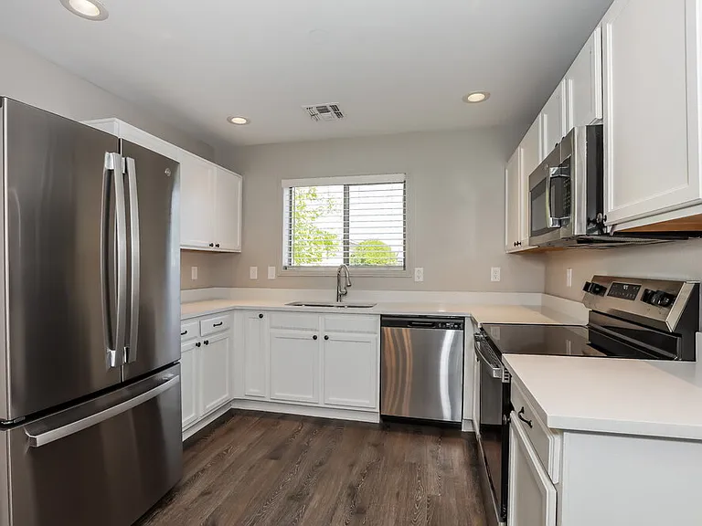 1101 E Desert Rose Trl — Photo 8