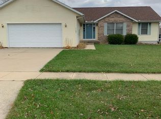 1107 Highland Dr, Mahomet, IL 61853