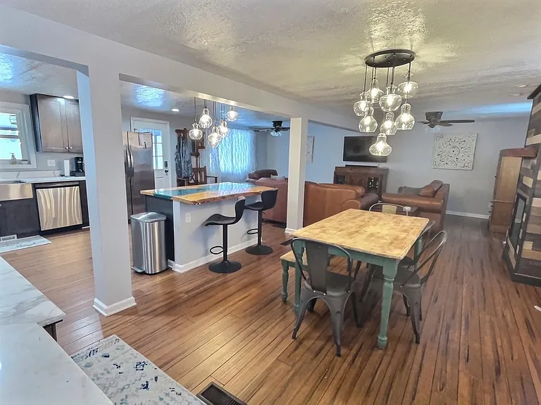 437 New Castle St — Photo 4