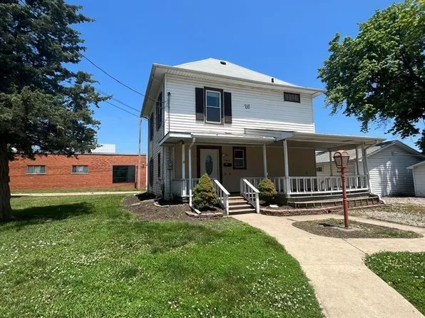 1965 Walker St, Des Moines, IA 50316