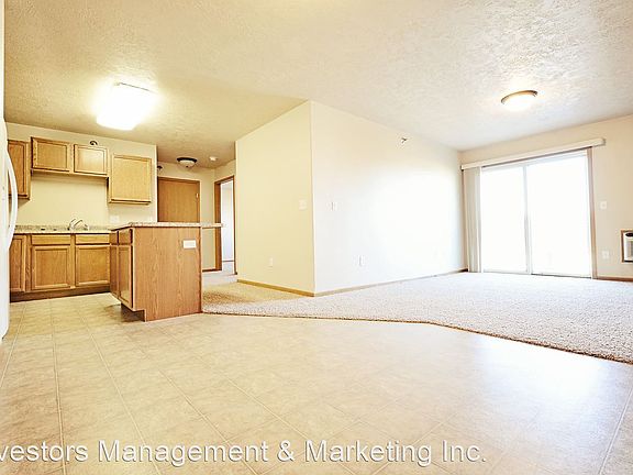 4th image of 1 36th Ave NE APT 101