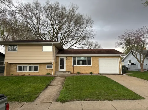 1204 E 19th St, Sterling, IL 61081