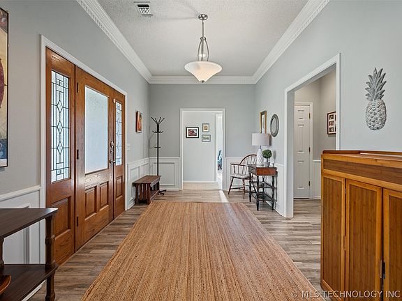 3rd image of 2649 Regency Rd