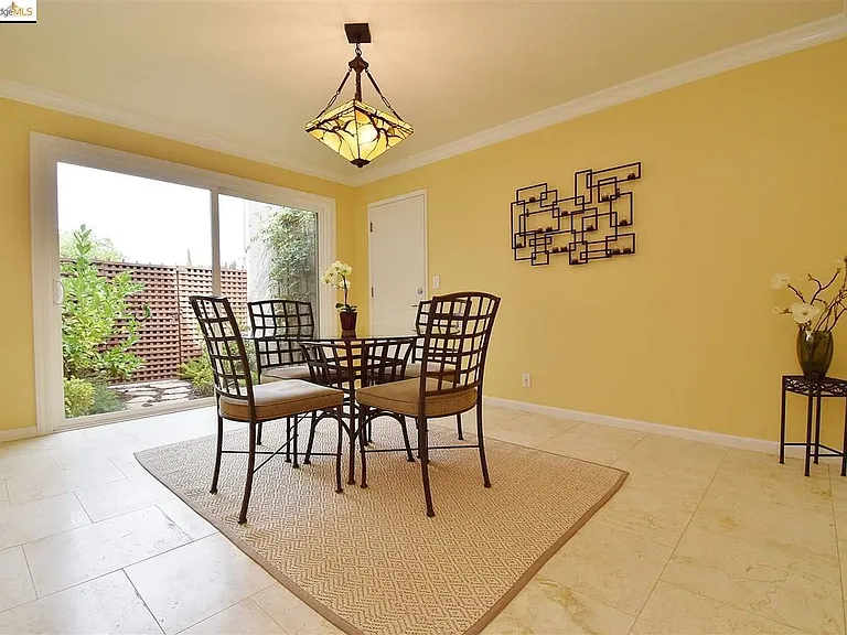 1716 Holland Dr — Photo 3