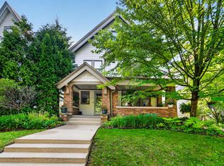 2734 N Farwell Ave, Milwaukee, WI 53211