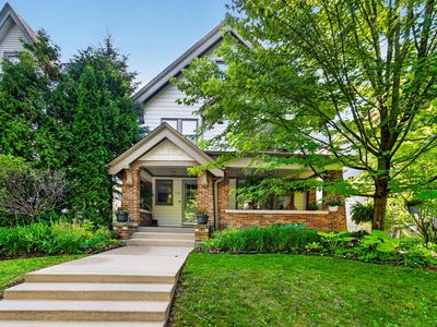 2734 N Farwell AVENUE, Milwaukee, WI, 53211