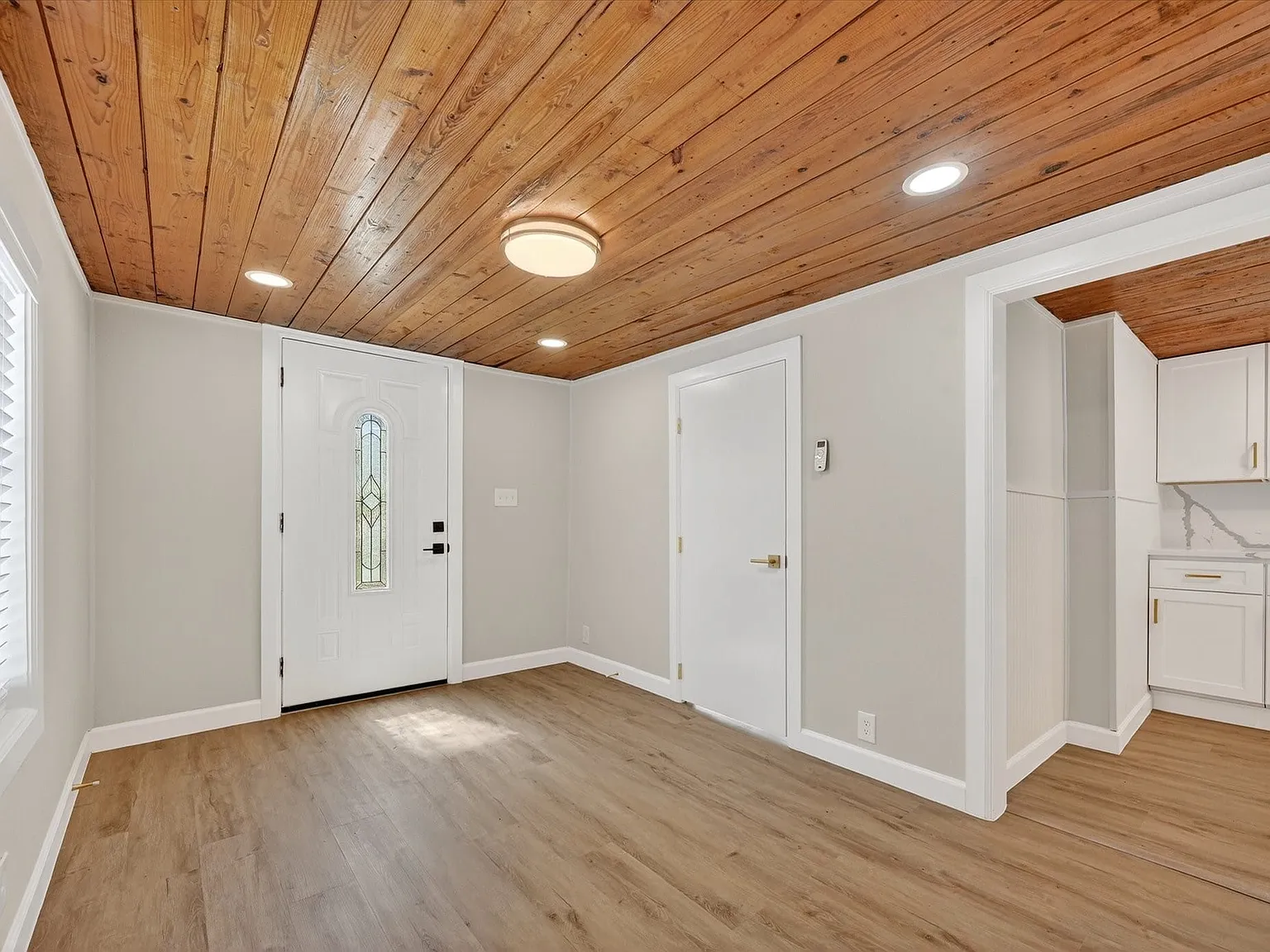 1 bed, 1.0 bath, 400 sqft, $1,200 — Photo 3