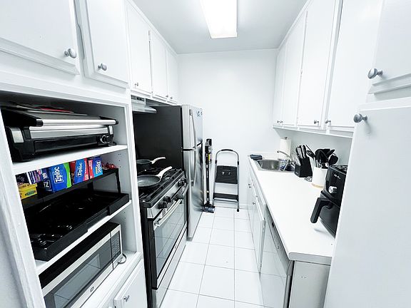 5th image of 245 E 63rd St APT 1715