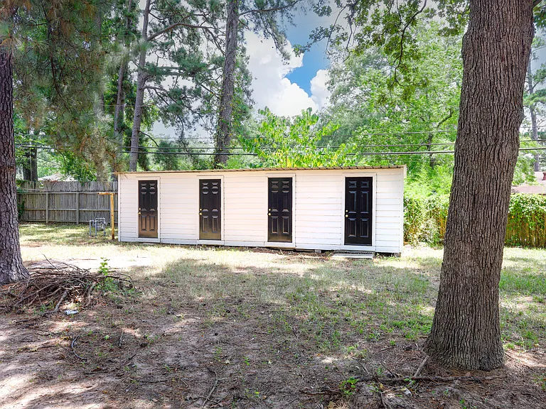 1604 N Roberson St #B — Photo 4