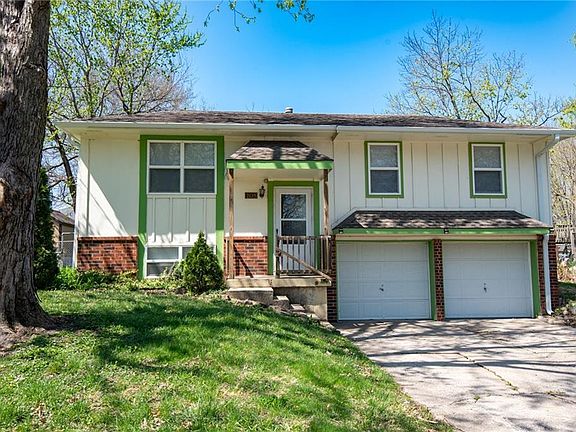 3rd image of 208 NW Valley Dr