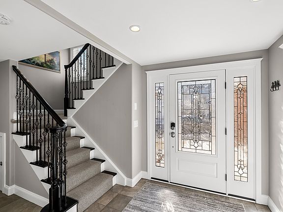 2nd image of 101 W 14th St