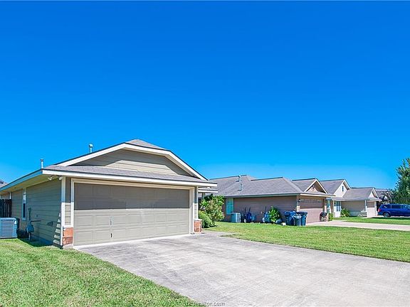 4th image of 912 Crested Point Dr
