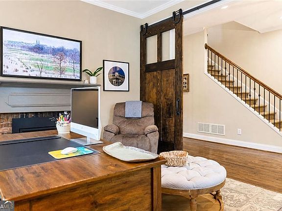 5th image of 2058 Evergreen Ln NW