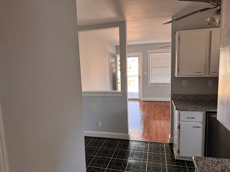 202 E Sycamore St #1/2 — Photo 4