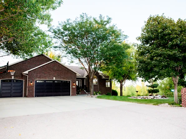 1501 S Sierra Cir, Sioux Falls, SD 57110