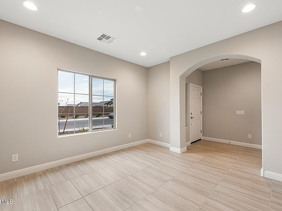 4th image of 3040 N CORONADO Drive