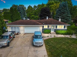 7332 Darrow Rd, Neenah, WI 54956