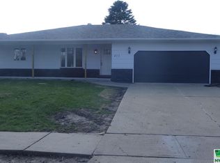413 Sharpe Dr, Vermillion, SD 57069