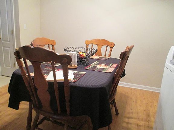 Hawthorne condo DR.JPG
