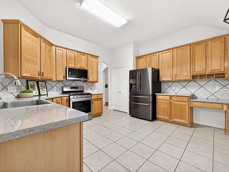 94 S Regan Mead Cir — Photo 16