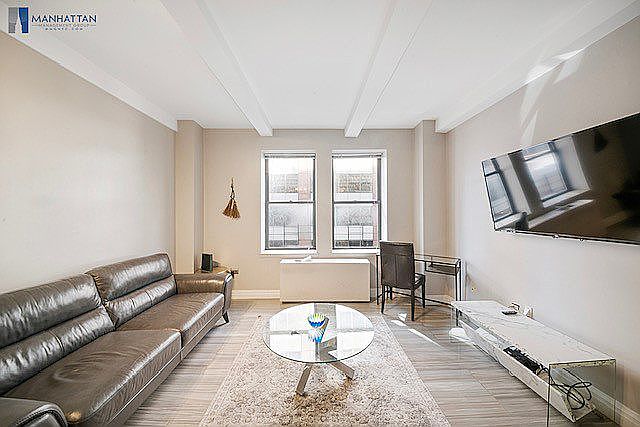 1st image of 150 W 51st St APT 1028