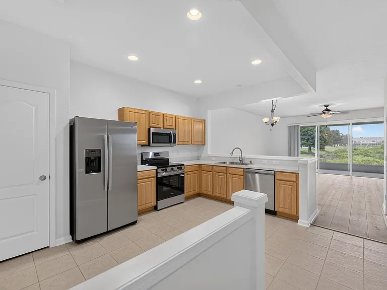 4979 Pond Ridge Dr — Photo 6