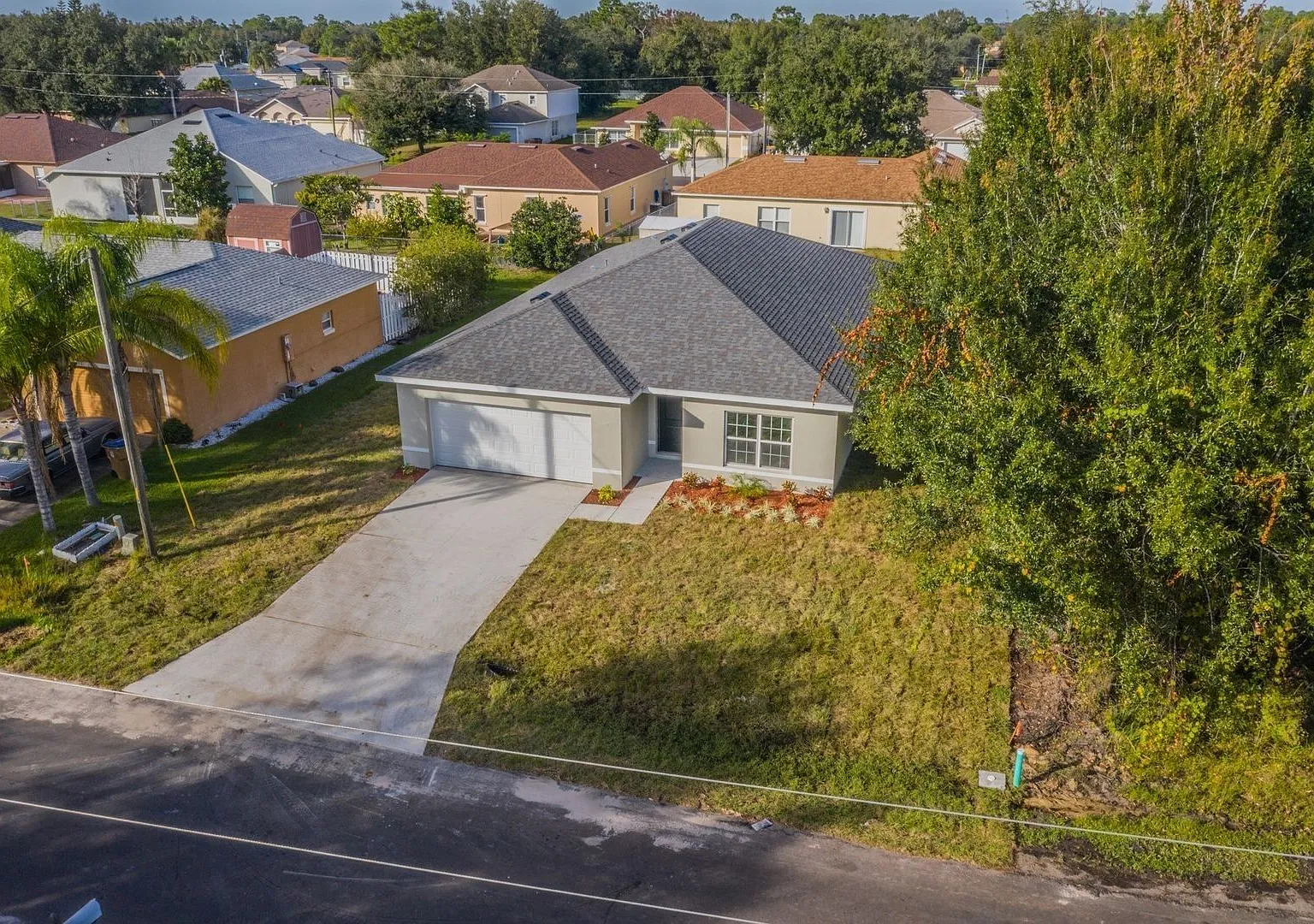 Beautiful 4-Bedroom Home with Modern Upgrades in Poinciana! — Photo 1