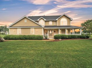 350 Queen Anne Cir, Union Grove, WI 53182