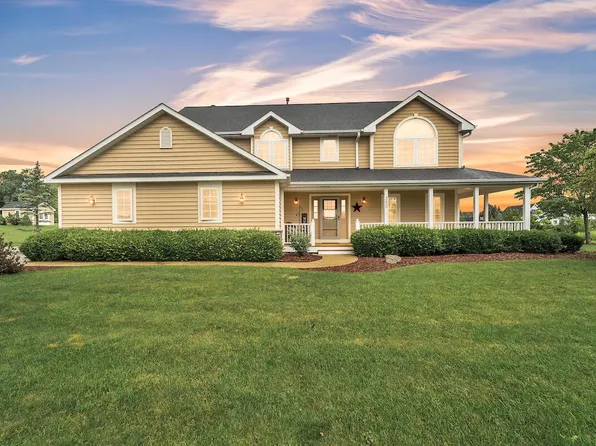 350 Queen Anne CIRCLE, Union Grove, WI 53182