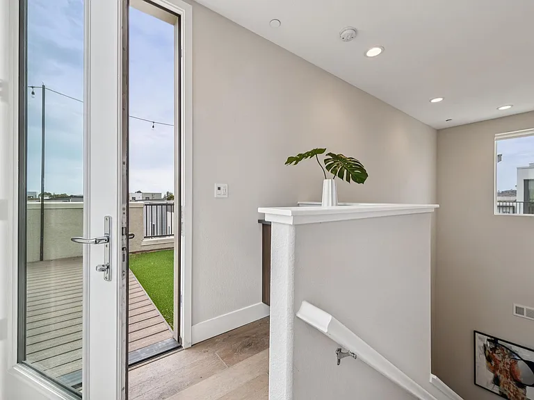 1426 Seawind Dr — Photo 37