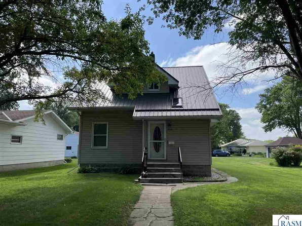 708 10th St S, Saint James, MN 56081