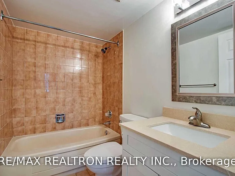 7601 Bathurst St #Penthouse 12 — Photo 12
