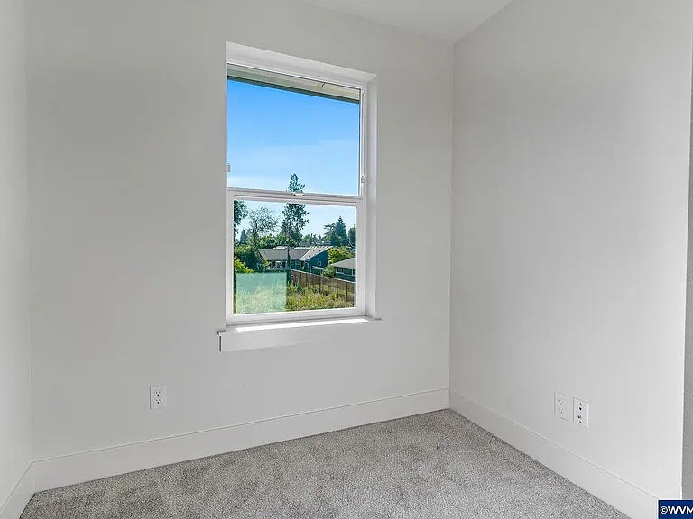 4827 Elvira St N — Photo 26