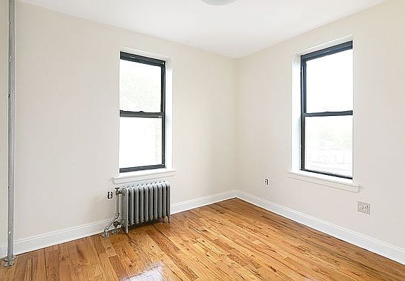 4th image of 2246 31st St APT 3A