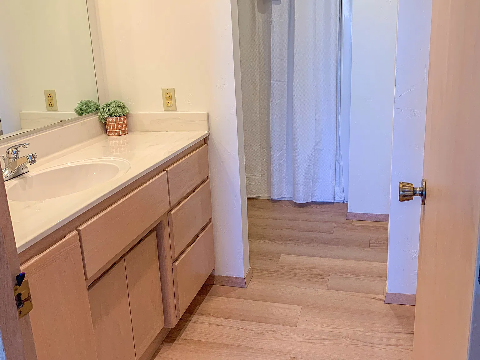 3 bed, 1600 sqft, $1,890 — Photo 4