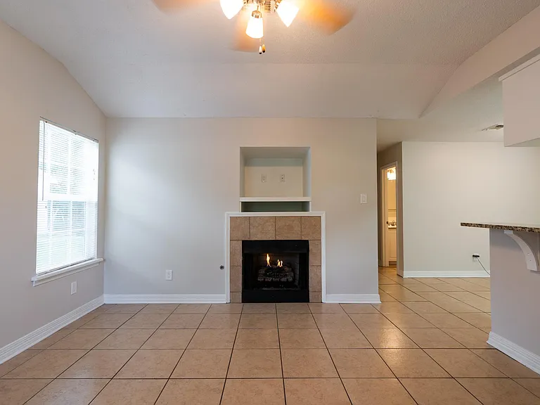 714 Center St — Photo 3