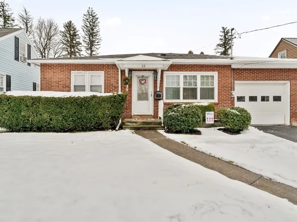 38 Dewitt St, Johnson City, NY 13790