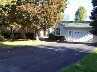 55 Maywood Cir, Rochester, NY 14618