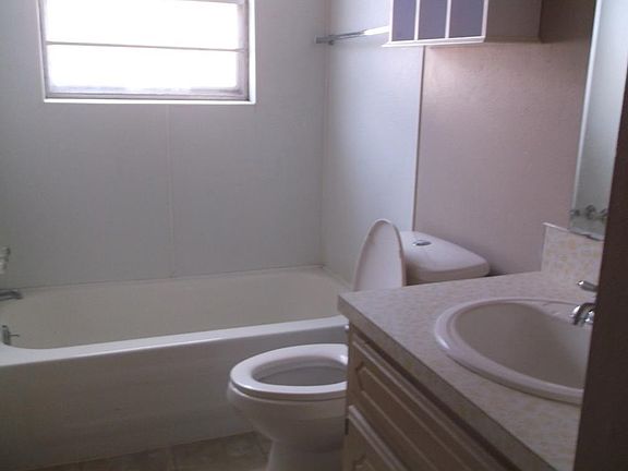 3rd image of 218 Debbie Ln