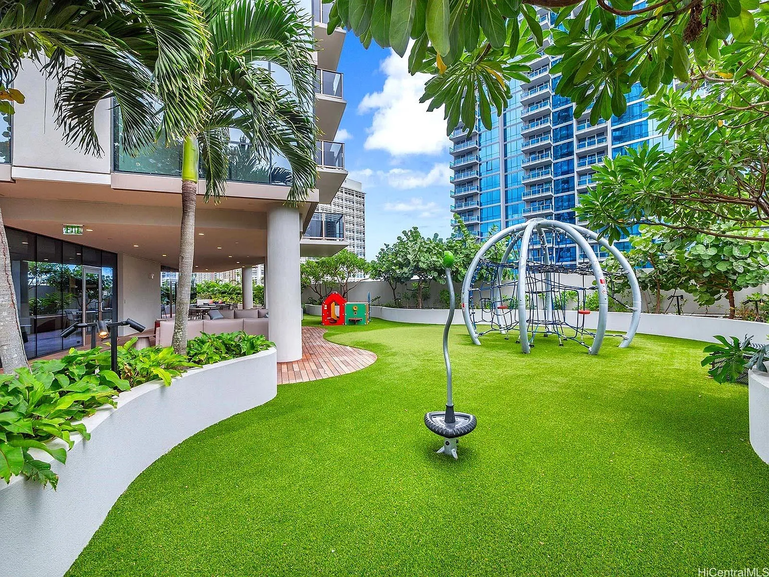 2 bed, 813 sqft, $4,675 — Photo 3