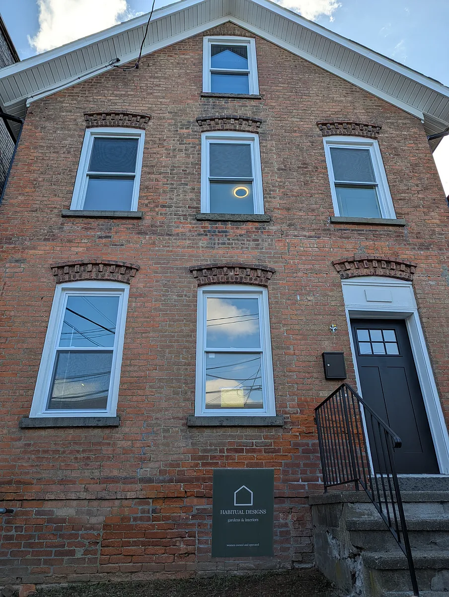 Building Photo - 6 S Cedar St