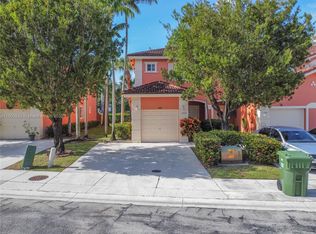 1002 NW 100th Ave, Pembroke Pines, FL 33024